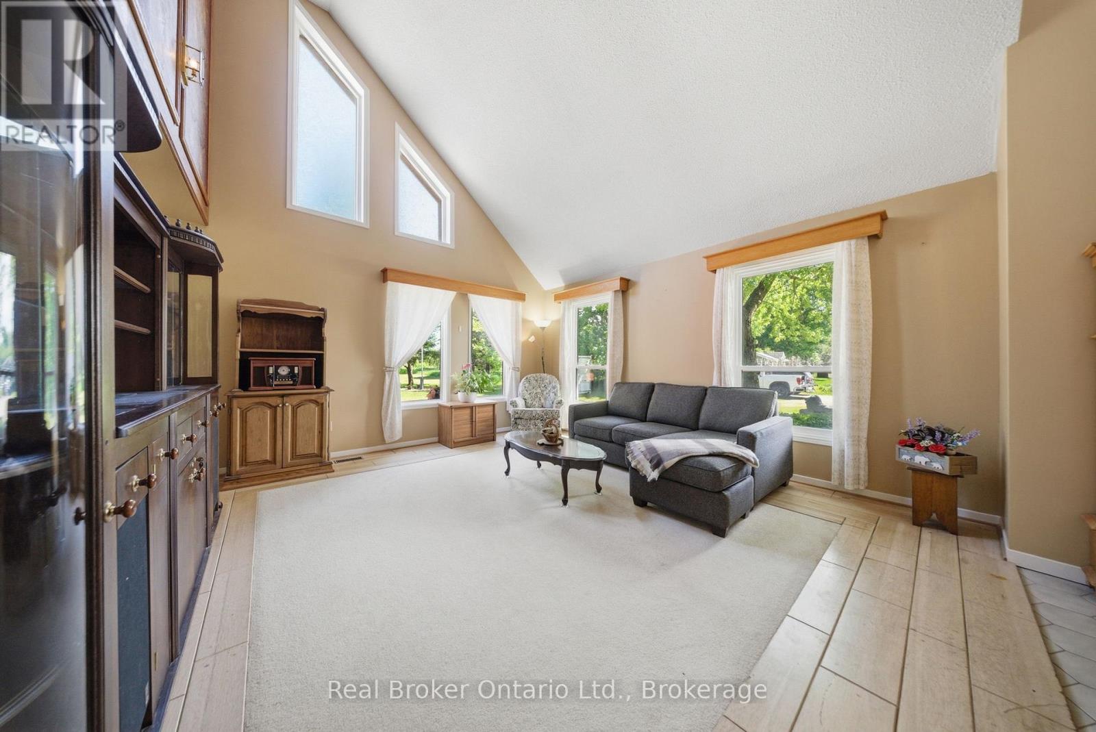 800 Tremaine Avenue S, North Perth, Ontario  N4W 3G9 - Photo 9 - X13430726