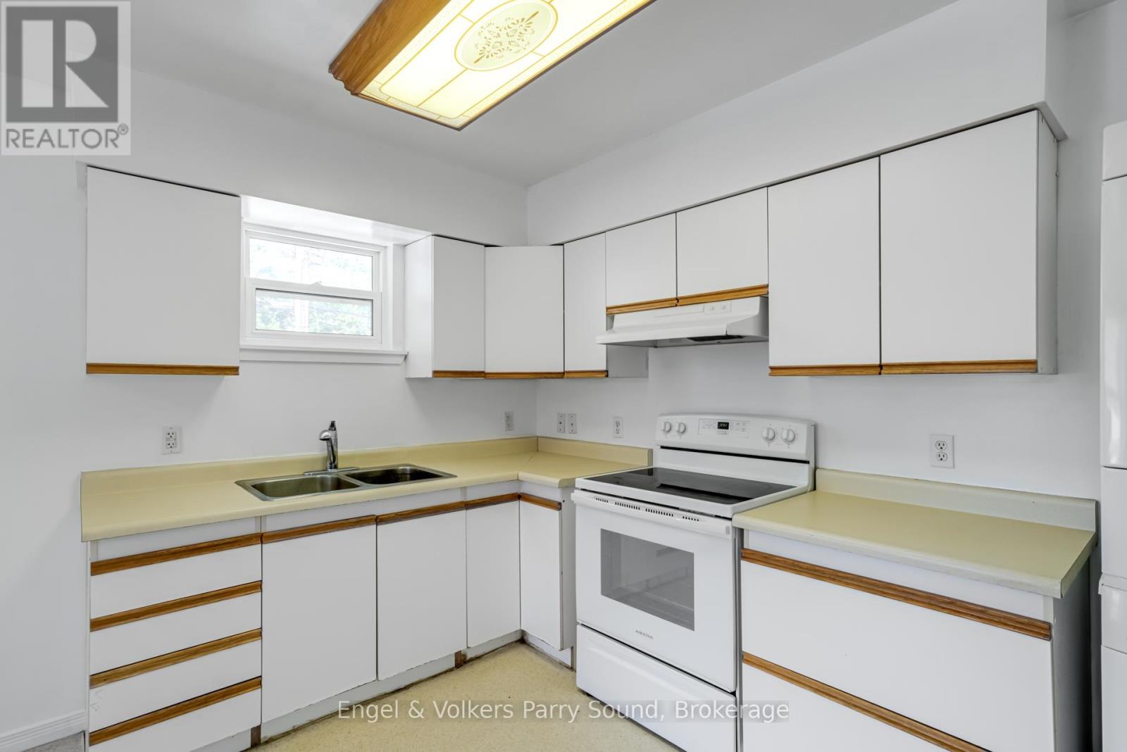 128 Isabella Street, Parry Sound, Ontario  P2A 1N1 - Photo 10 - X13430980