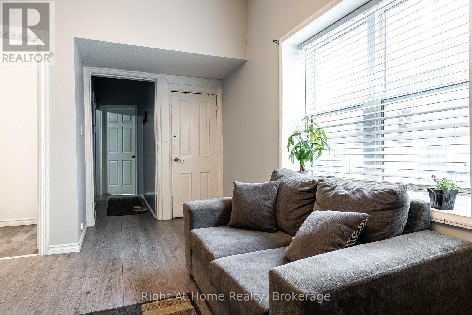 40 Douro Street, Stratford, Ontario  N5A 3R3 - Photo 10 - X13431014