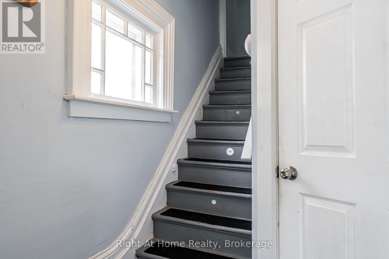 40 Douro Street, Stratford, Ontario  N5A 3R3 - Photo 18 - X13431014