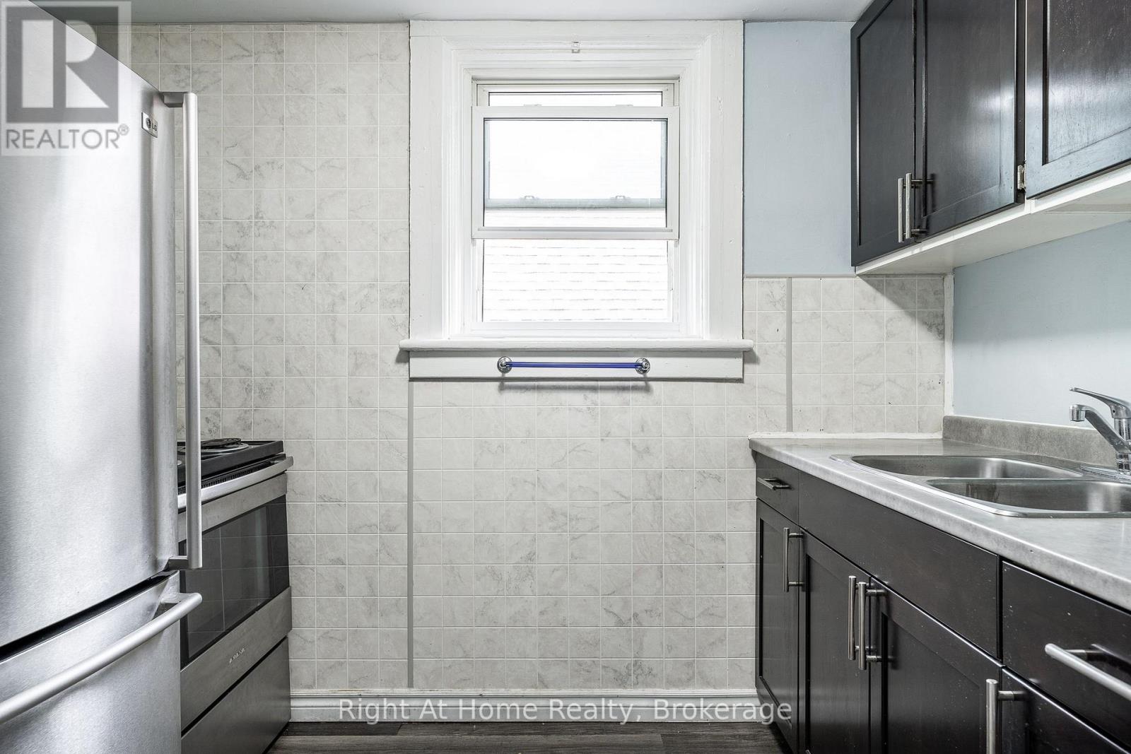 40 Douro Street, Stratford, Ontario  N5A 3R3 - Photo 27 - X13431014