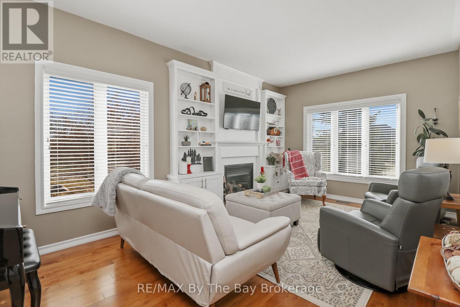 18 Maple Drive, Wasaga Beach, Ontario  L9Z 0A7 - Photo 4 - S13431232
