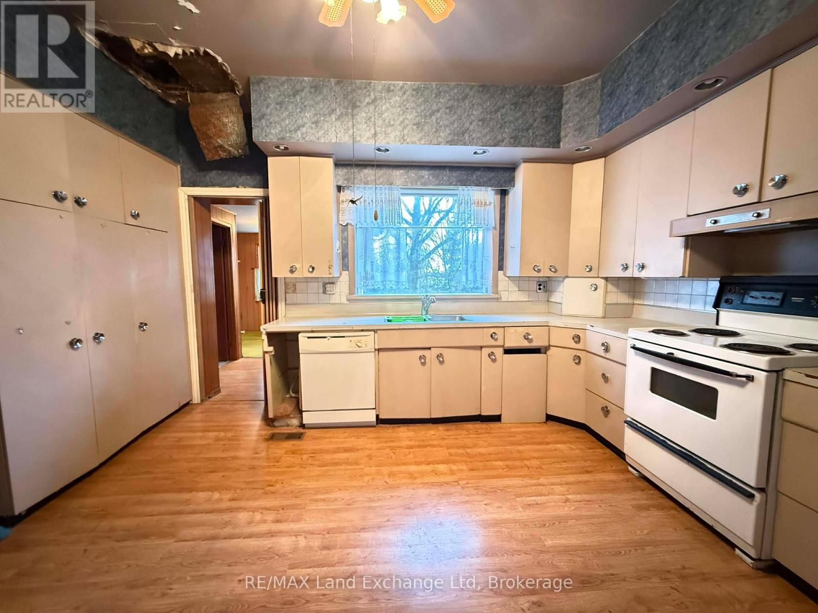 126 Diagonal Road, North Huron, Ontario  N0G 2W0 - Photo 14 - X13431156