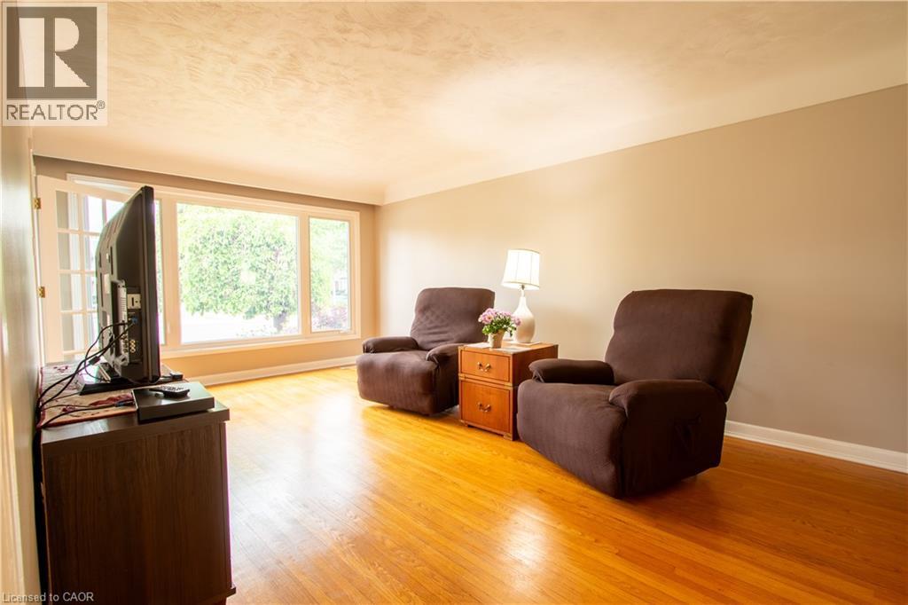 652 Upper Wentworth Street, Hamilton, Ontario  L9A 4V3 - Photo 2 - 40838649
