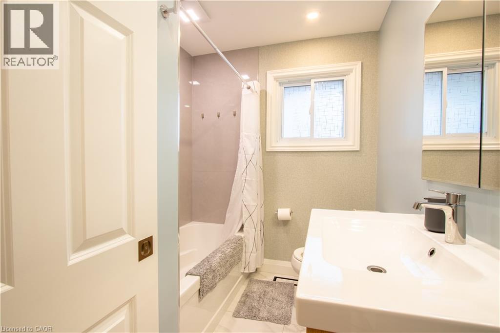 652 Upper Wentworth Street, Hamilton, Ontario  L9A 4V3 - Photo 8 - 40838649
