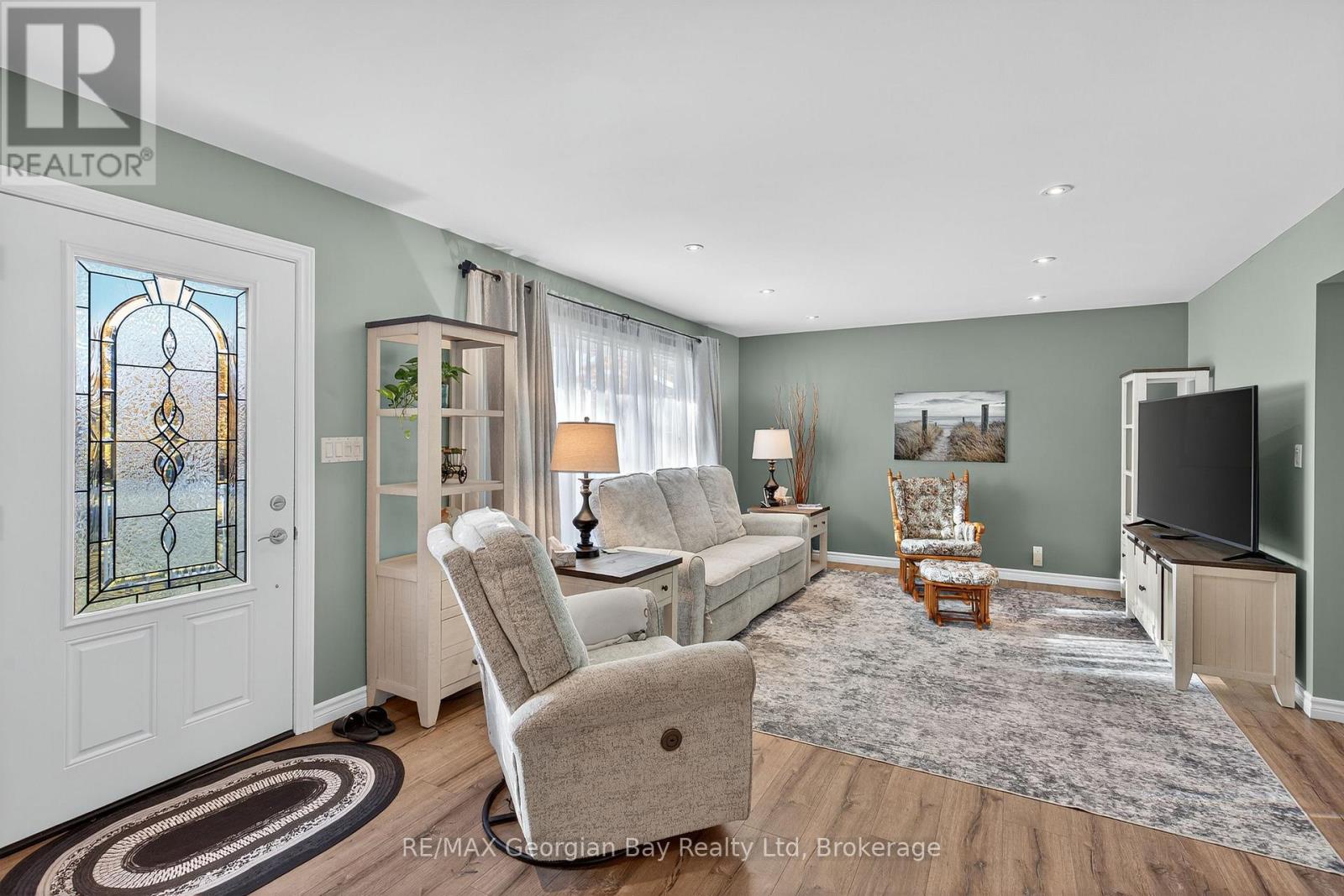 1034 Pine Grove Road, Penetanguishene, Ontario  L9M 2B5 - Photo 2 - S13432386