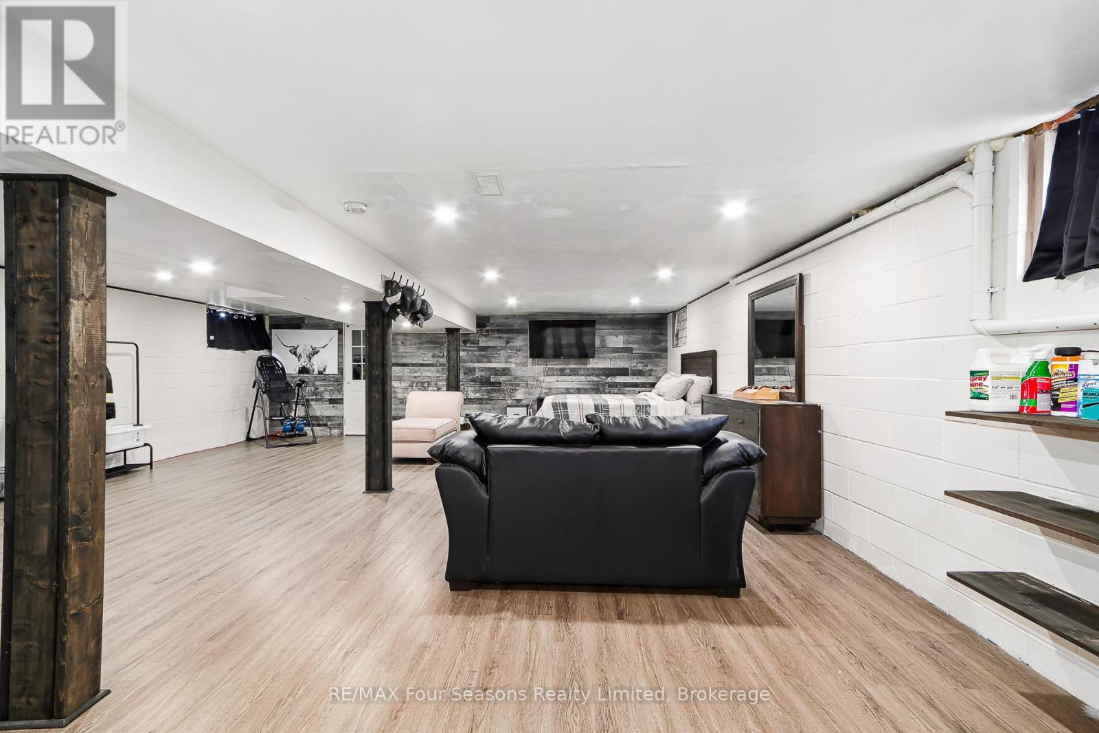 228 Centre Street, Clearview, Ontario  L0M 1S0 - Photo 39 - S13432986