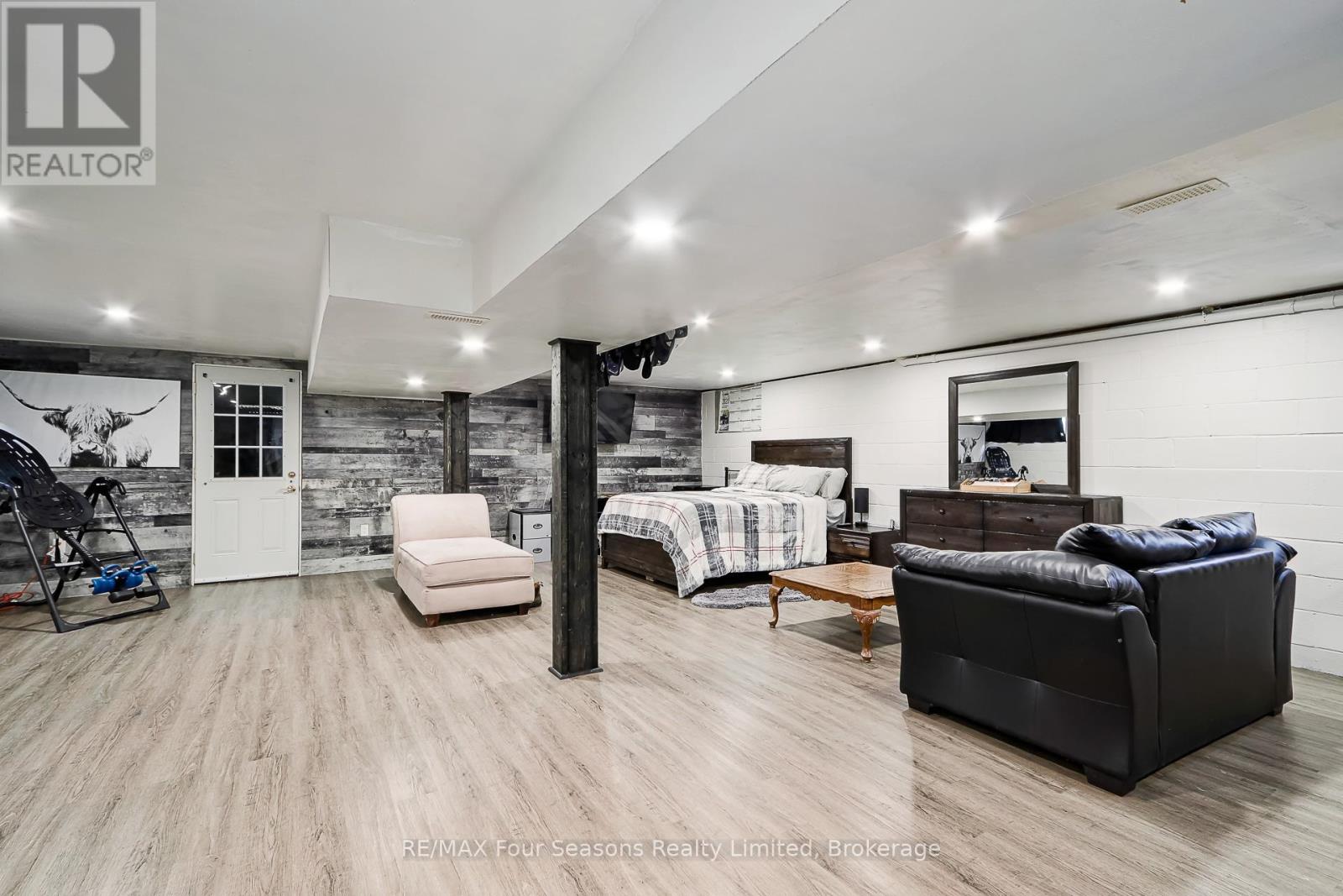 228 Centre Street, Clearview, Ontario  L0M 1S0 - Photo 40 - S13432986