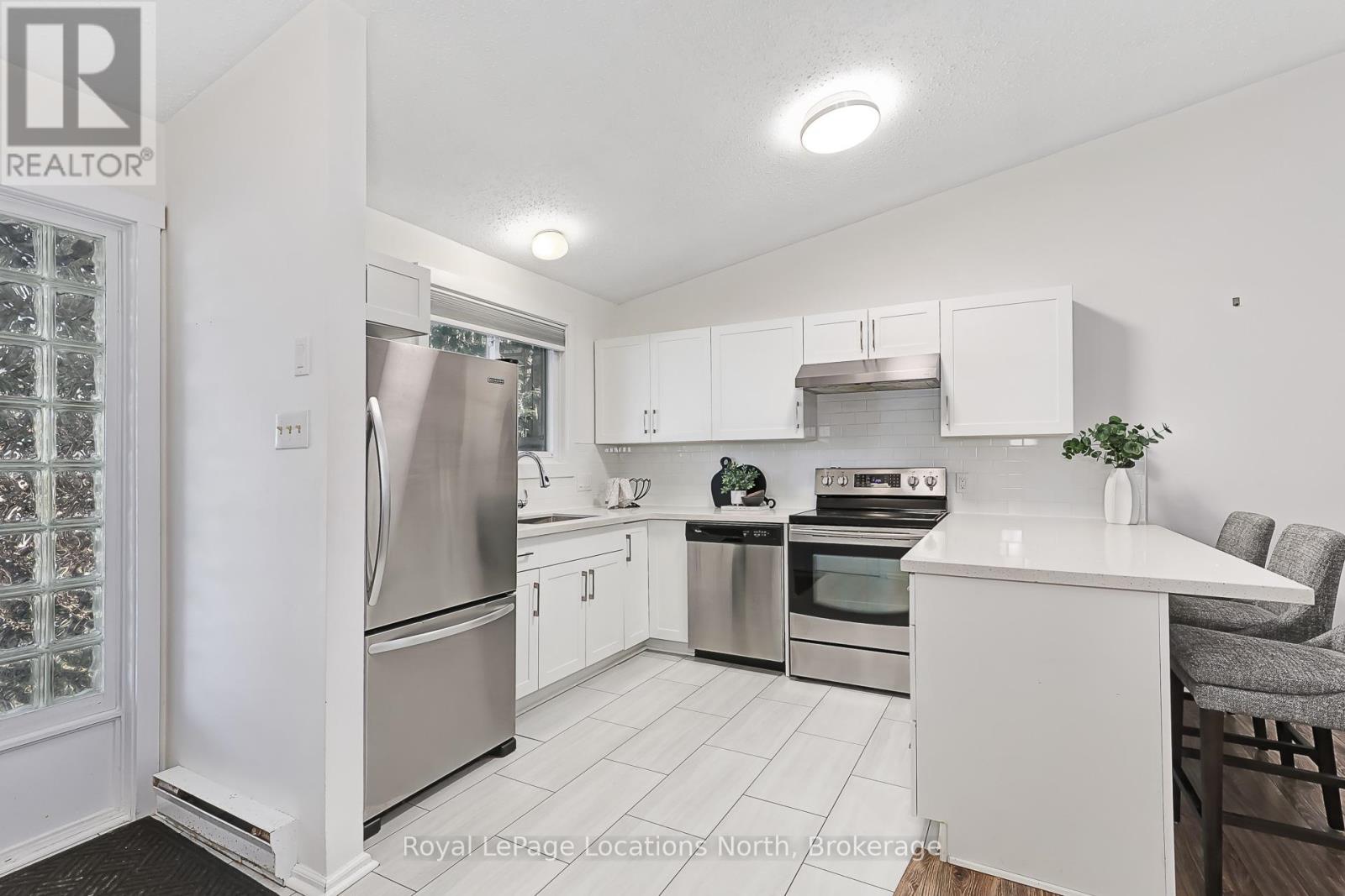 # 338 - 5 Dawson Drive, Collingwood, Ontario  L9Y 5T9 - Photo 2 - S13434210