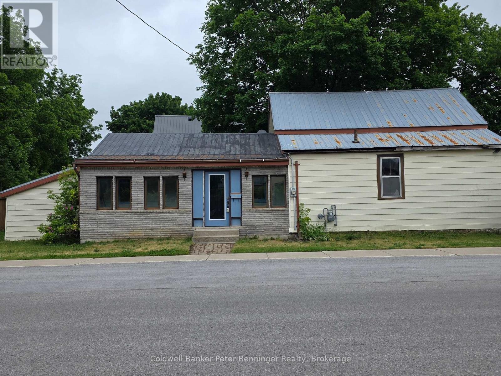 21 Peter Street S, Brockton, Ontario  N0G 2V0 - Photo 2 - X13434912