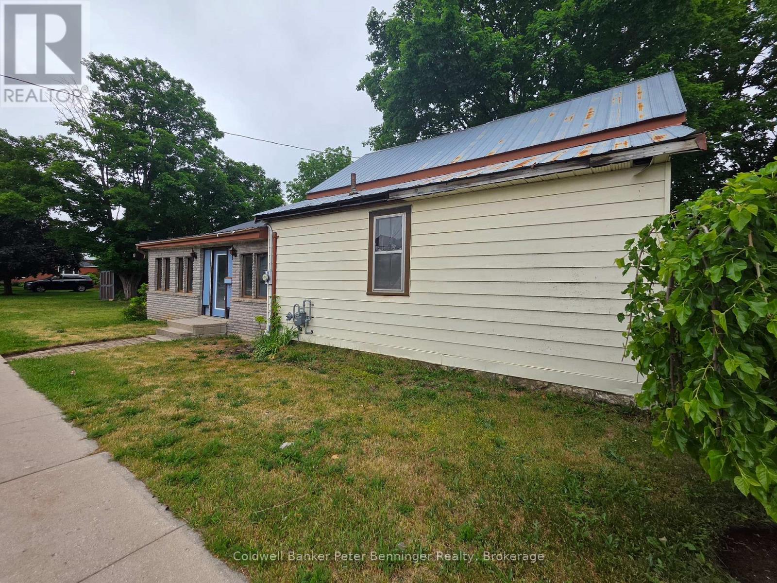 21 Peter Street S, Brockton, Ontario  N0G 2V0 - Photo 3 - X13434912