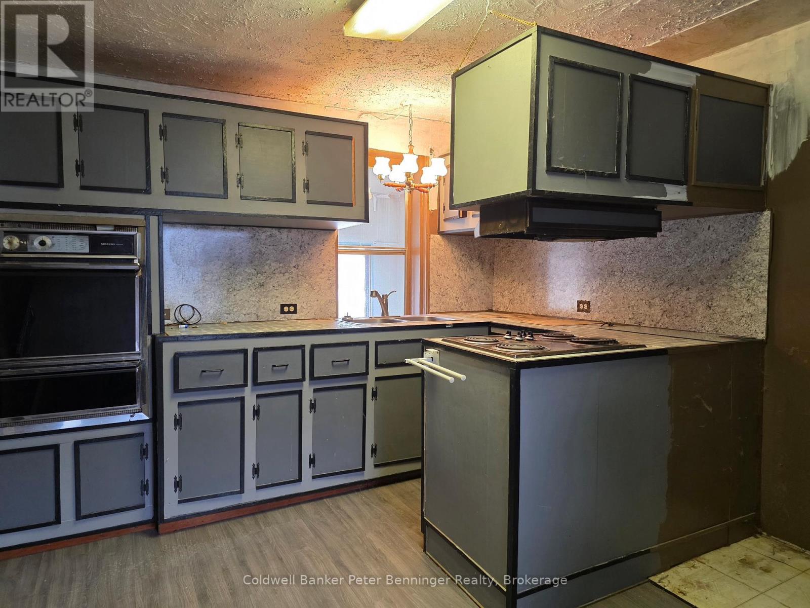 21 Peter Street S, Brockton, Ontario  N0G 2V0 - Photo 5 - X13434912