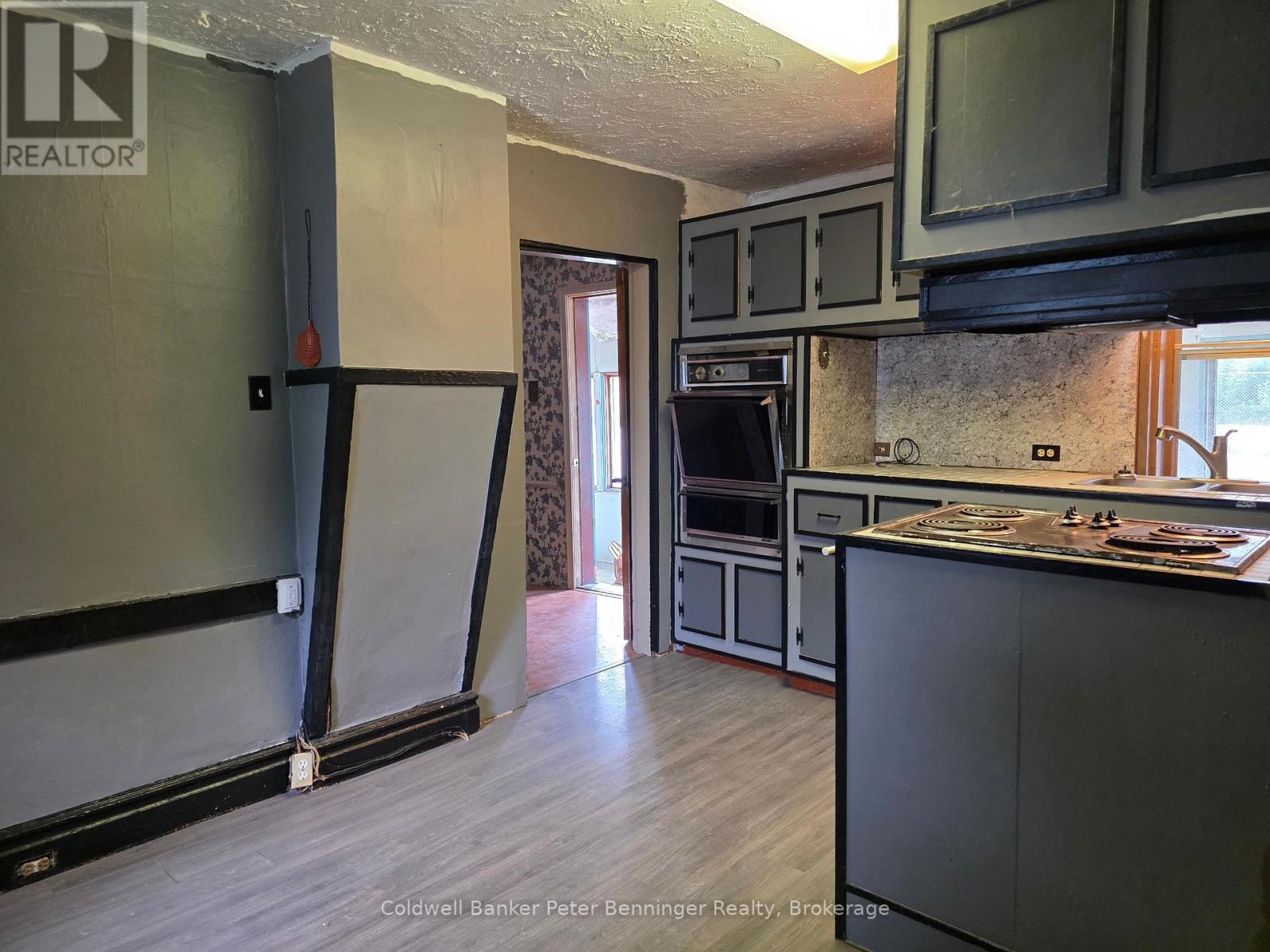 21 Peter Street S, Brockton, Ontario  N0G 2V0 - Photo 7 - X13434912