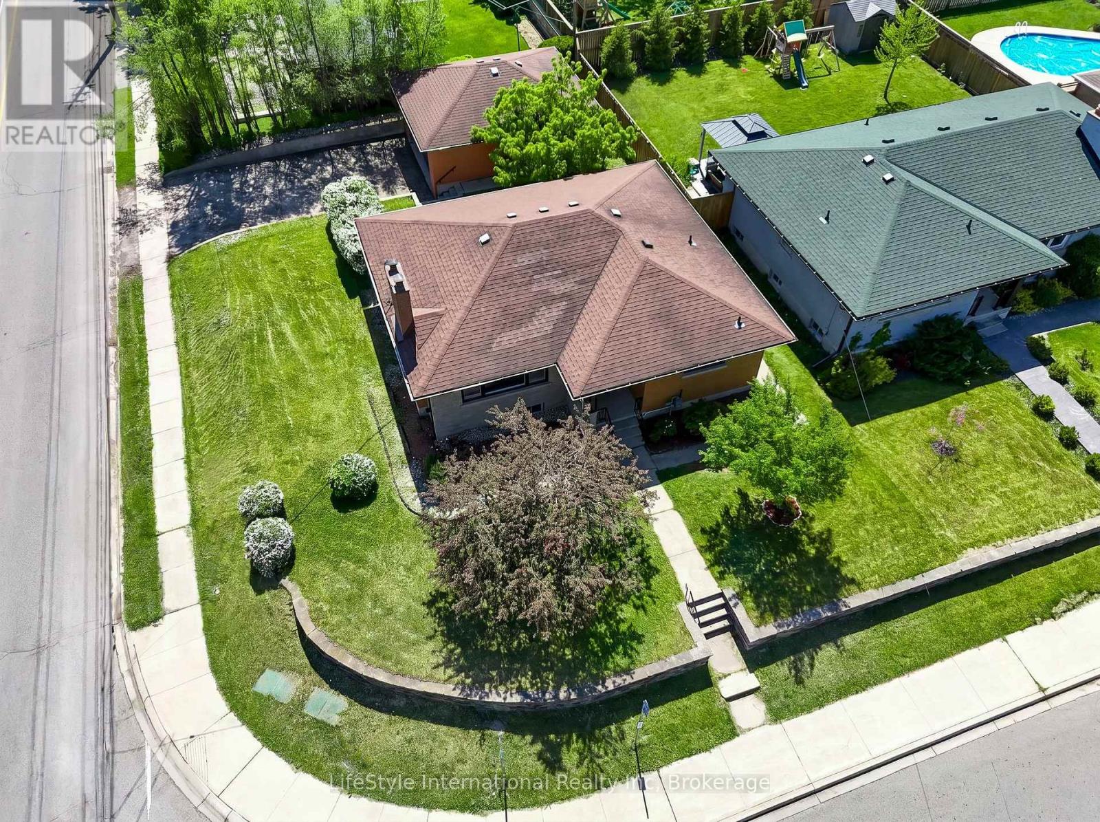 2 Westmount Road, Guelph, Ontario  N1H 5H2 - Photo 2 - X13435502