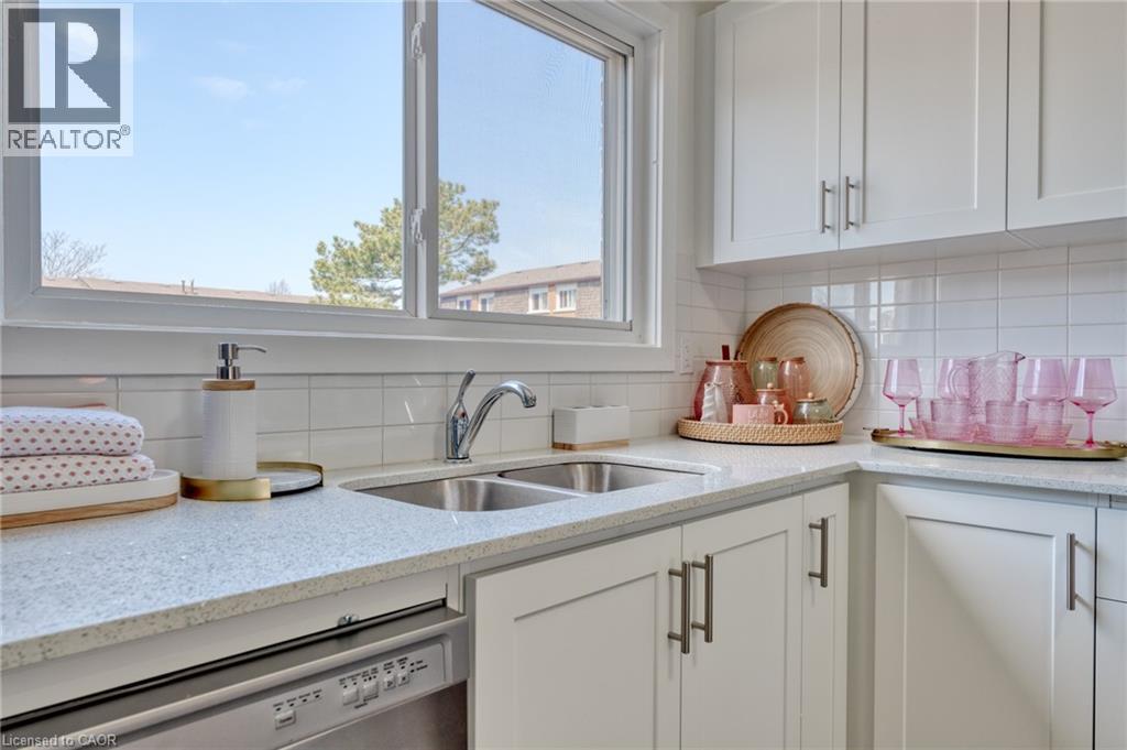 20 Anna Capri Drive Unit# 27, Hamilton, Ontario  L8W 1M6 - Photo 3 - 40838787