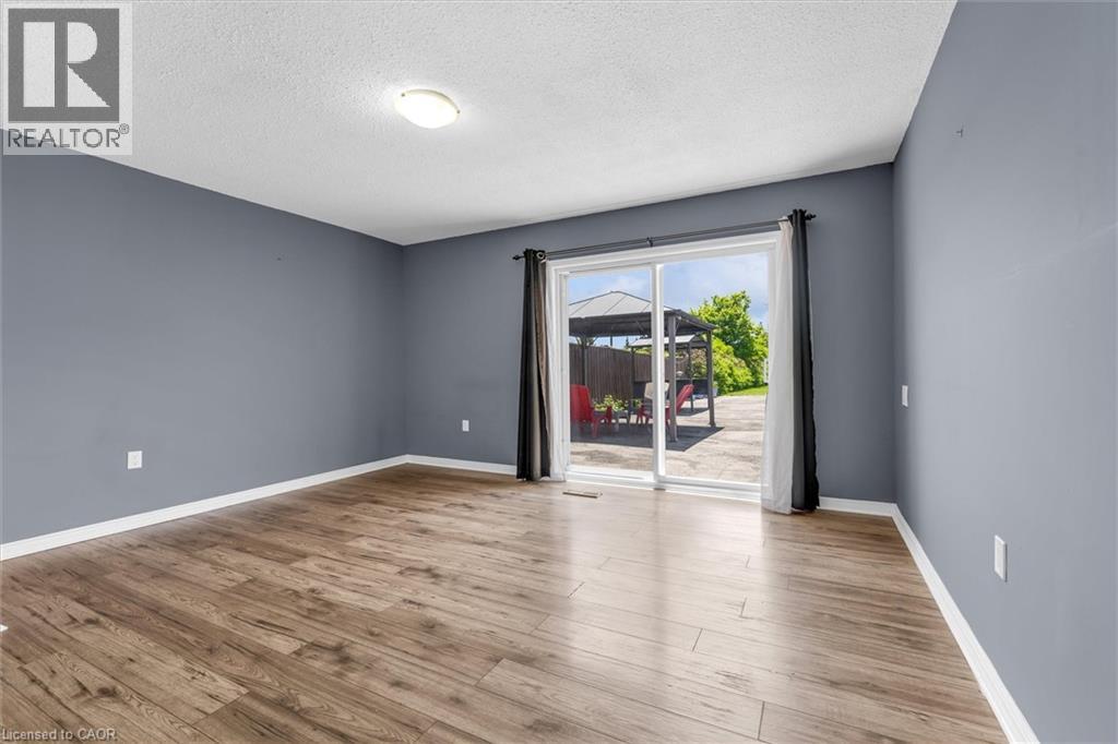 261 Limeridge Road W, Hamilton, Ontario  L9C 2V4 - Photo 13 - 40839162