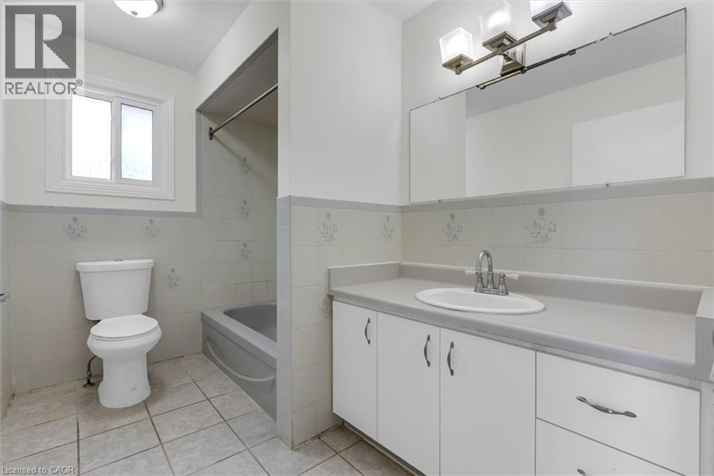 261 Limeridge Road W, Hamilton, Ontario  L9C 2V4 - Photo 18 - 40839162