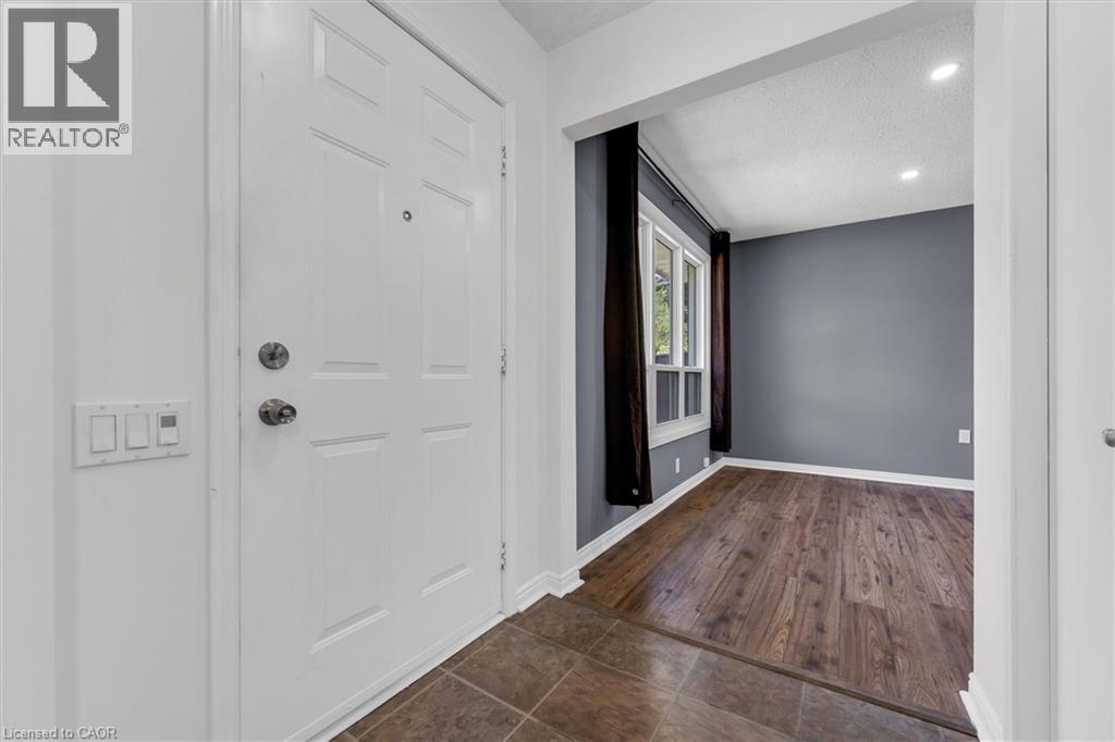 261 Limeridge Road W, Hamilton, Ontario  L9C 2V4 - Photo 4 - 40839162