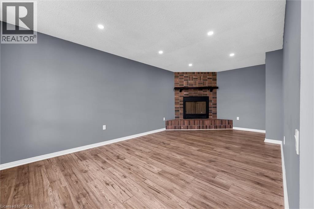 261 Limeridge Road W, Hamilton, Ontario  L9C 2V4 - Photo 5 - 40839162