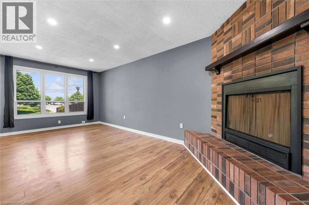 261 Limeridge Road W, Hamilton, Ontario  L9C 2V4 - Photo 6 - 40839162