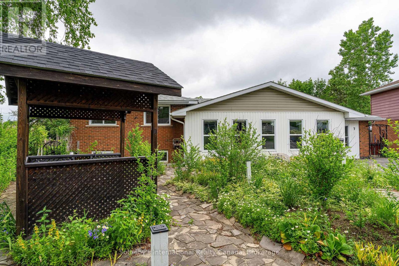 7 Whipps Court, Collingwood, Ontario  L9Y 4B7 - Photo 6 - S13437166