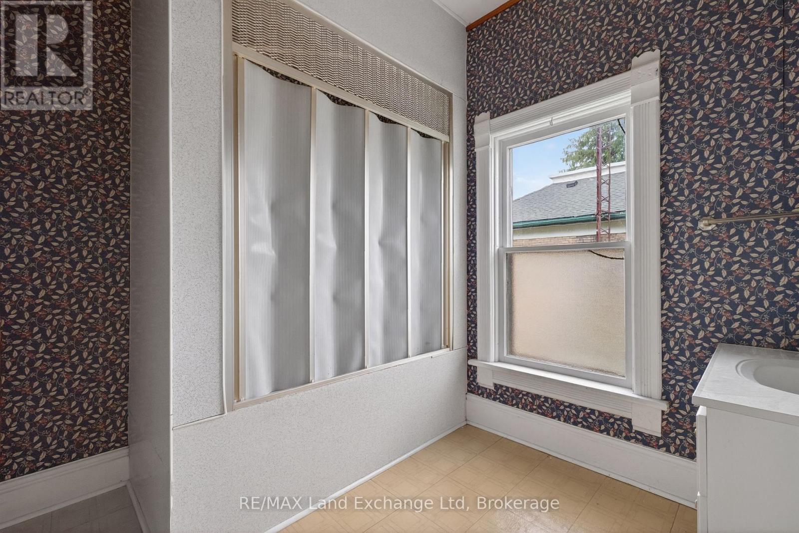 484 Queen Street, North Huron, Ontario  N0M 1H0 - Photo 24 - X13437250