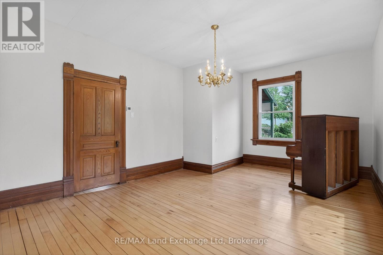 484 Queen Street, North Huron, Ontario  N0M 1H0 - Photo 9 - X13437250