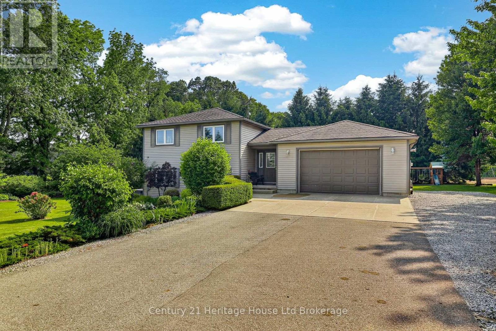 1567 Forestry Farm Road, Norfolk, Ontario  N0G 1G0 - Photo 2 - X13437712