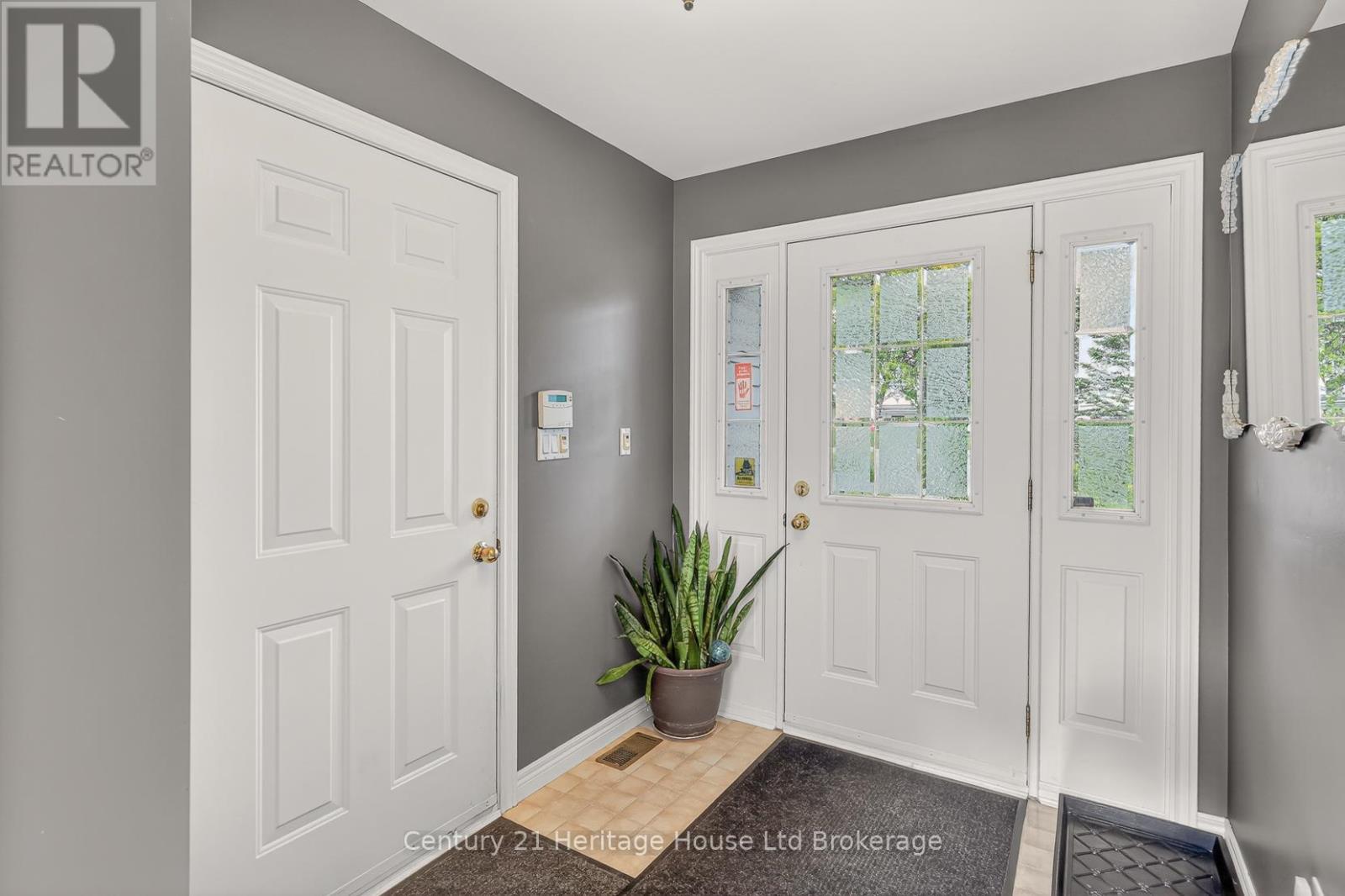 1567 Forestry Farm Road, Norfolk, Ontario  N0G 1G0 - Photo 4 - X13437712