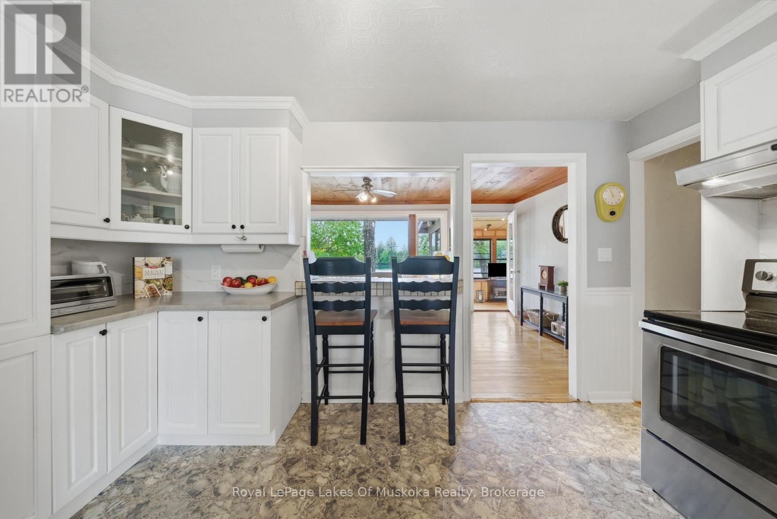 11 Carol Street W, Lake Of Bays, Ontario  P0B 1A0 - Photo 10 - X13437564