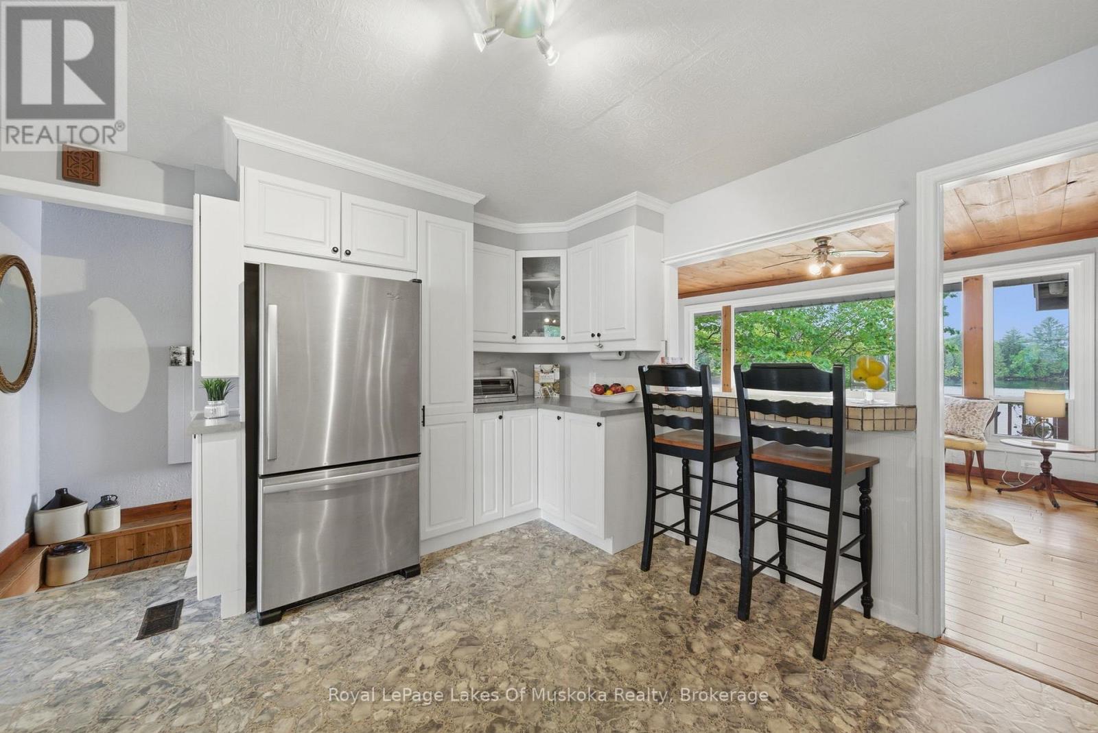 11 Carol Street W, Lake Of Bays, Ontario  P0B 1A0 - Photo 11 - X13437564