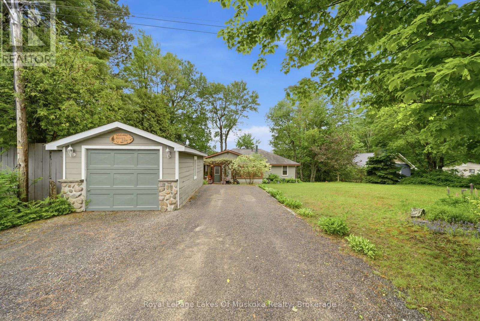 11 Carol Street W, Lake Of Bays, Ontario  P0B 1A0 - Photo 2 - X13437564