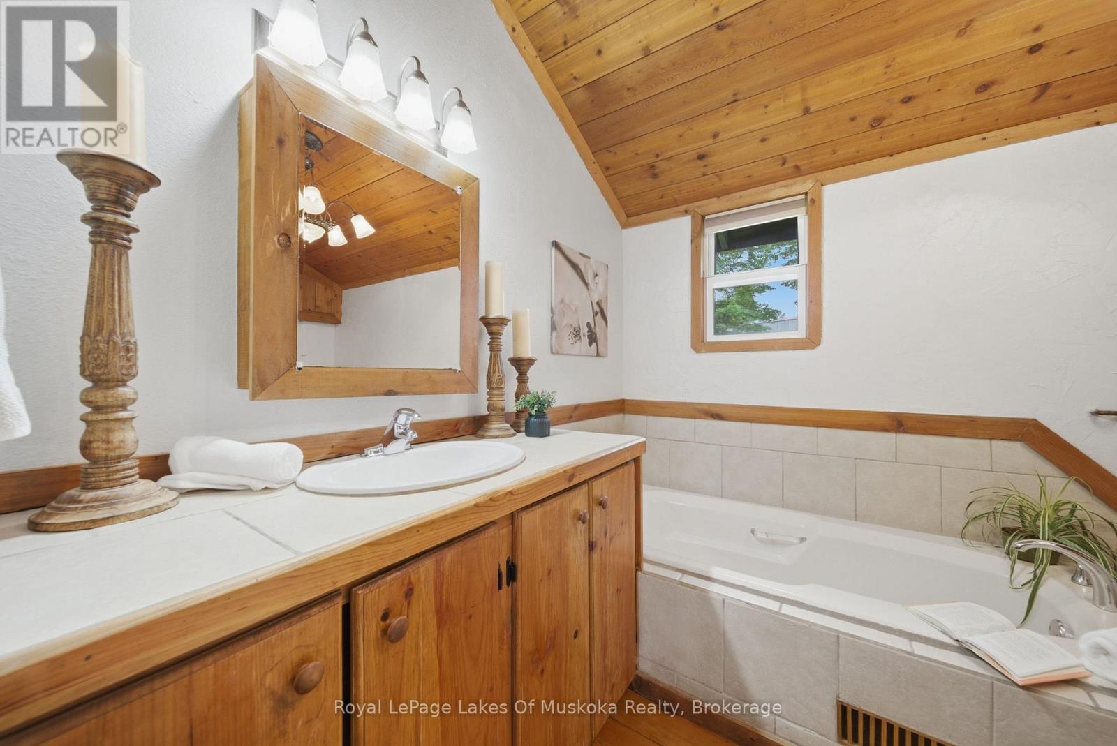 11 Carol Street W, Lake Of Bays, Ontario  P0B 1A0 - Photo 26 - X13437564