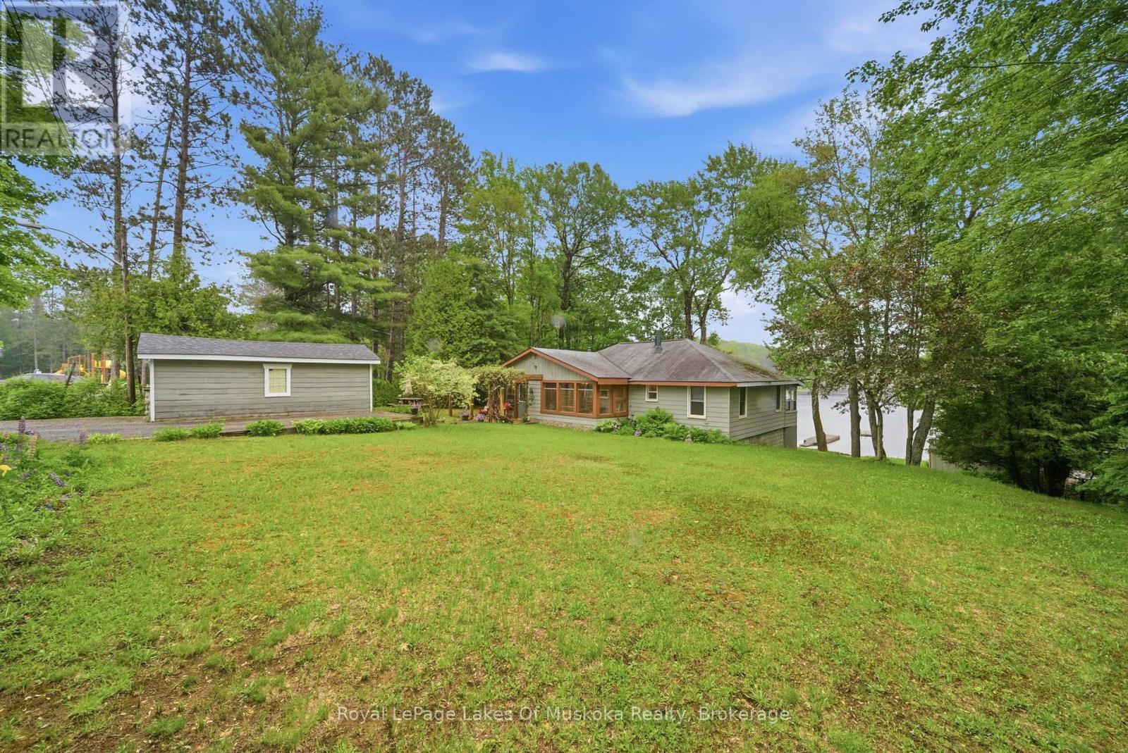 11 Carol Street W, Lake Of Bays, Ontario  P0B 1A0 - Photo 3 - X13437564