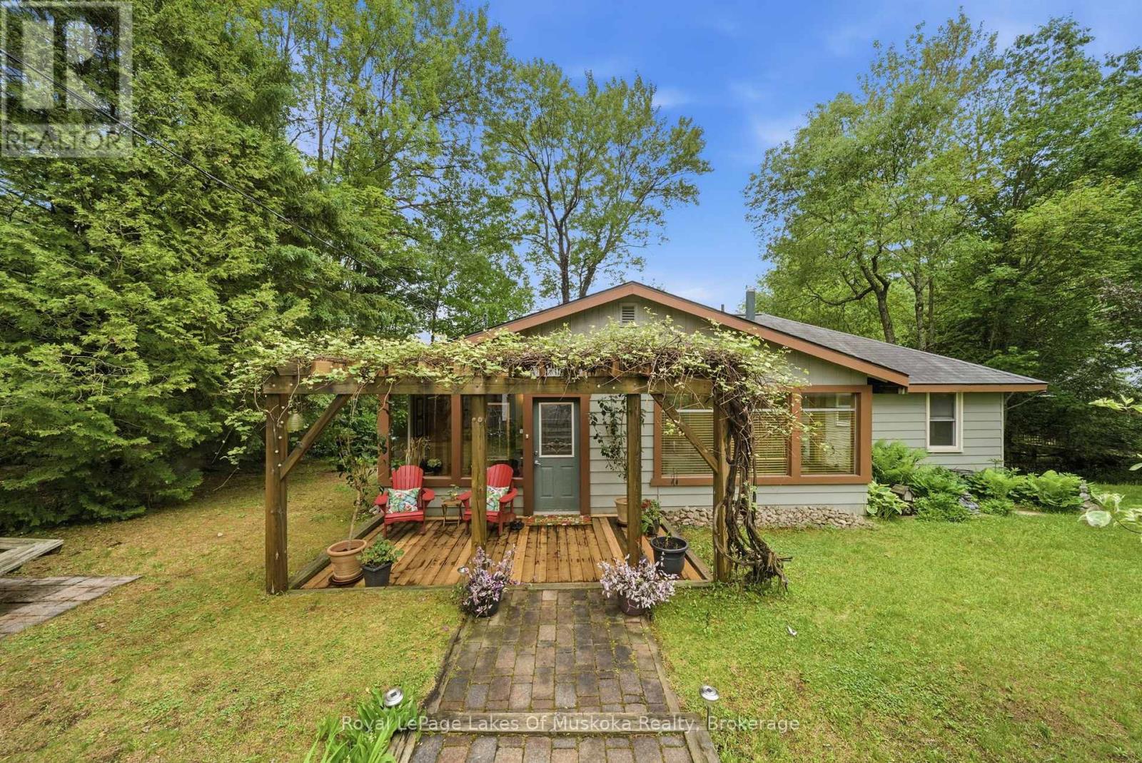11 Carol Street W, Lake Of Bays, Ontario  P0B 1A0 - Photo 4 - X13437564