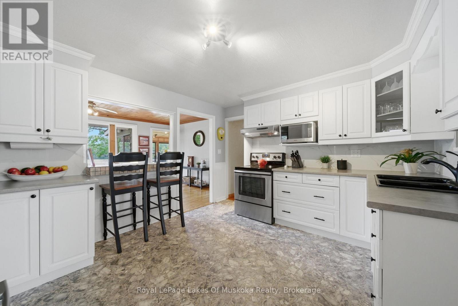 11 Carol Street W, Lake Of Bays, Ontario  P0B 1A0 - Photo 8 - X13437564