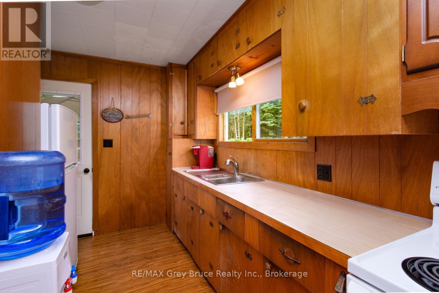 11 Eldridge Avenue, South Bruce Peninsula, Ontario  N0H 2G0 - Photo 11 - X13437918