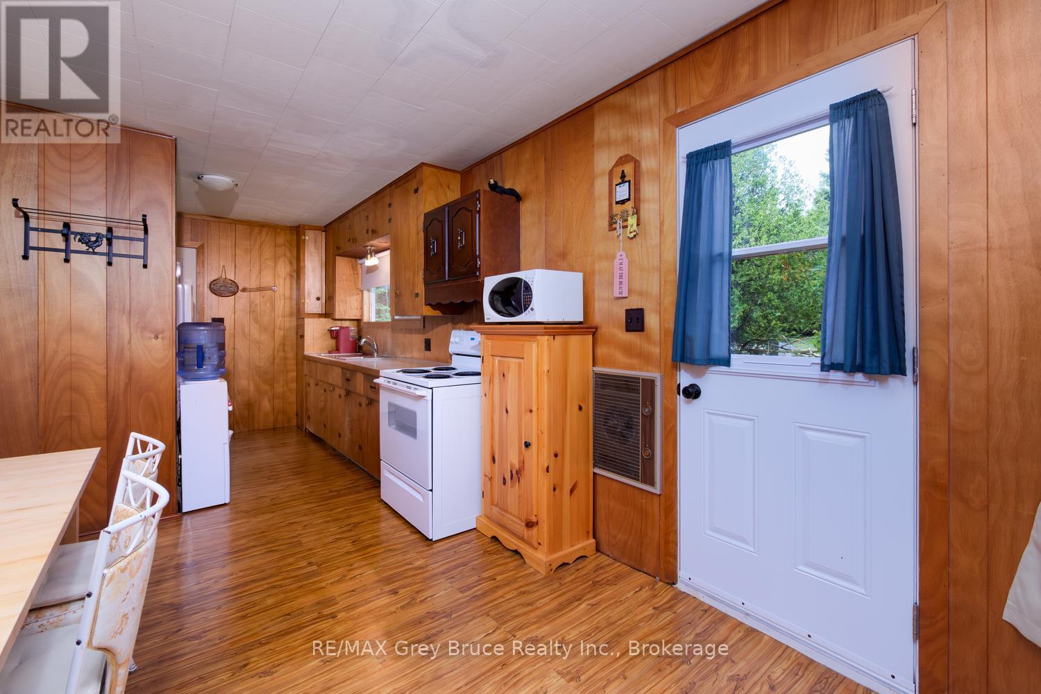 11 Eldridge Avenue, South Bruce Peninsula, Ontario  N0H 2G0 - Photo 8 - X13437918