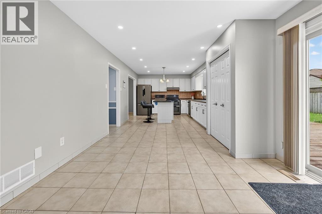 34 Capri Crescent, Hamilton, Ontario  L8E 4J7 - Photo 4 - 40838979