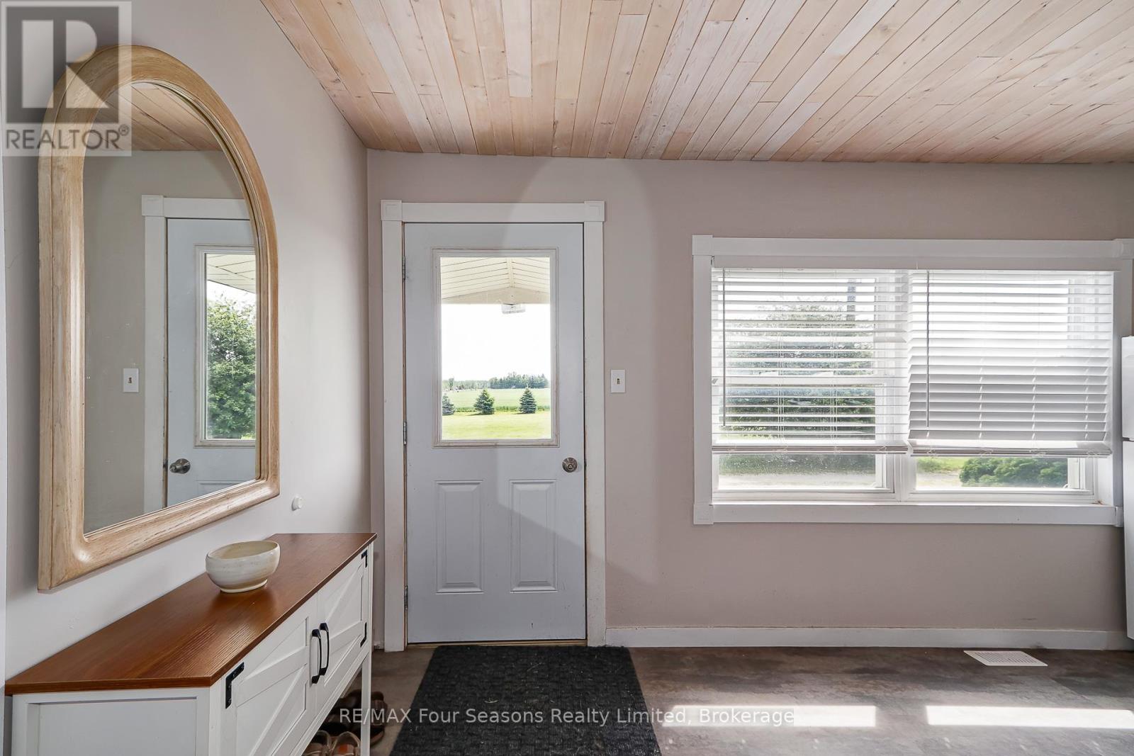 5803 26 Highway, Clearview, Ontario  L0M 1S0 - Photo 8 - S13439086