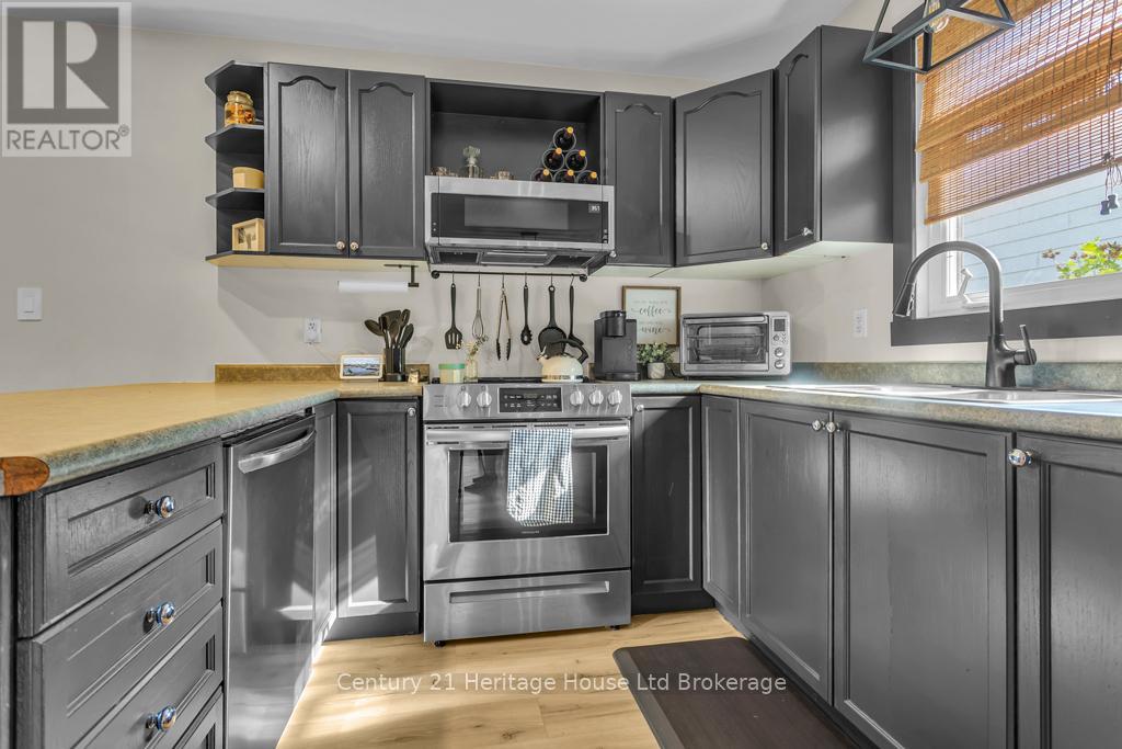 14 Herford Street, Tillsonburg, Ontario  N4G 4V2 - Photo 4 - X13439652