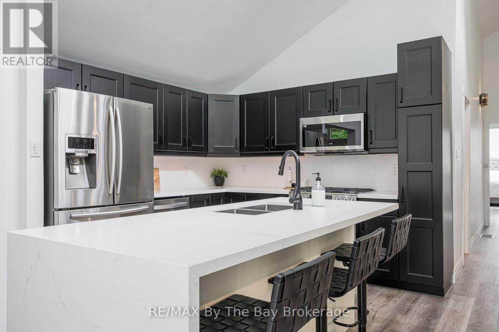 10 Birchwood Trail, Wasaga Beach, Ontario  L9Z 1B2 - Photo 10 - S13439908