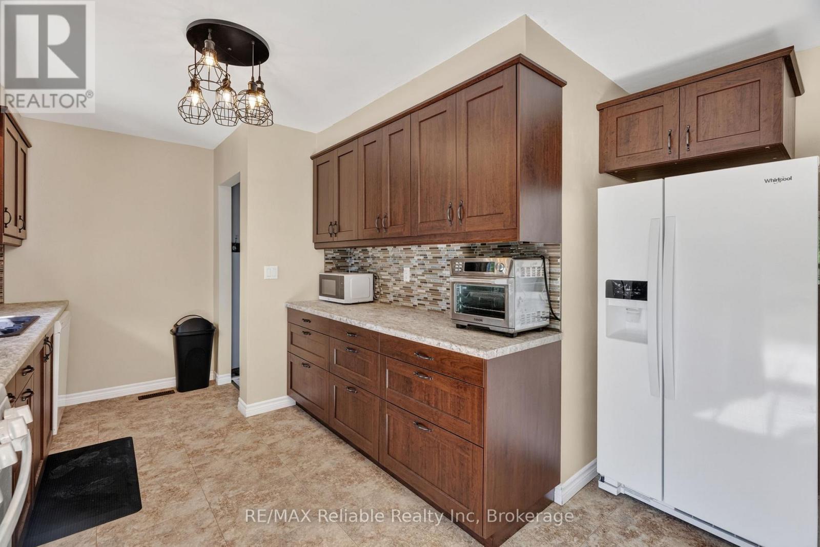 182 Jarvis Street S, Huron East, Ontario  N0K 1W0 - Photo 10 - X13440736