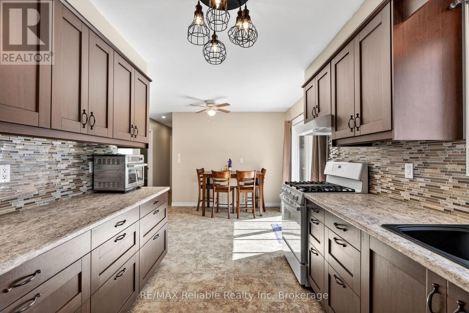 182 Jarvis Street S, Huron East, Ontario  N0K 1W0 - Photo 11 - X13440736
