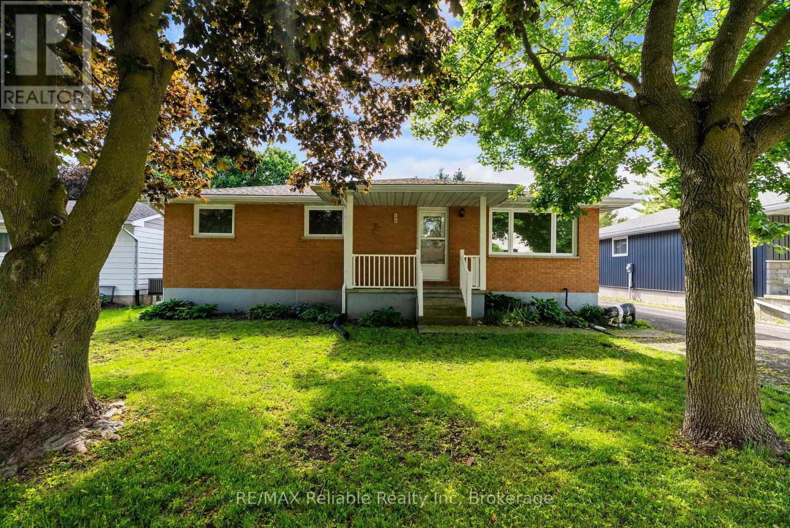182 Jarvis Street S, Huron East, Ontario  N0K 1W0 - Photo 2 - X13440736