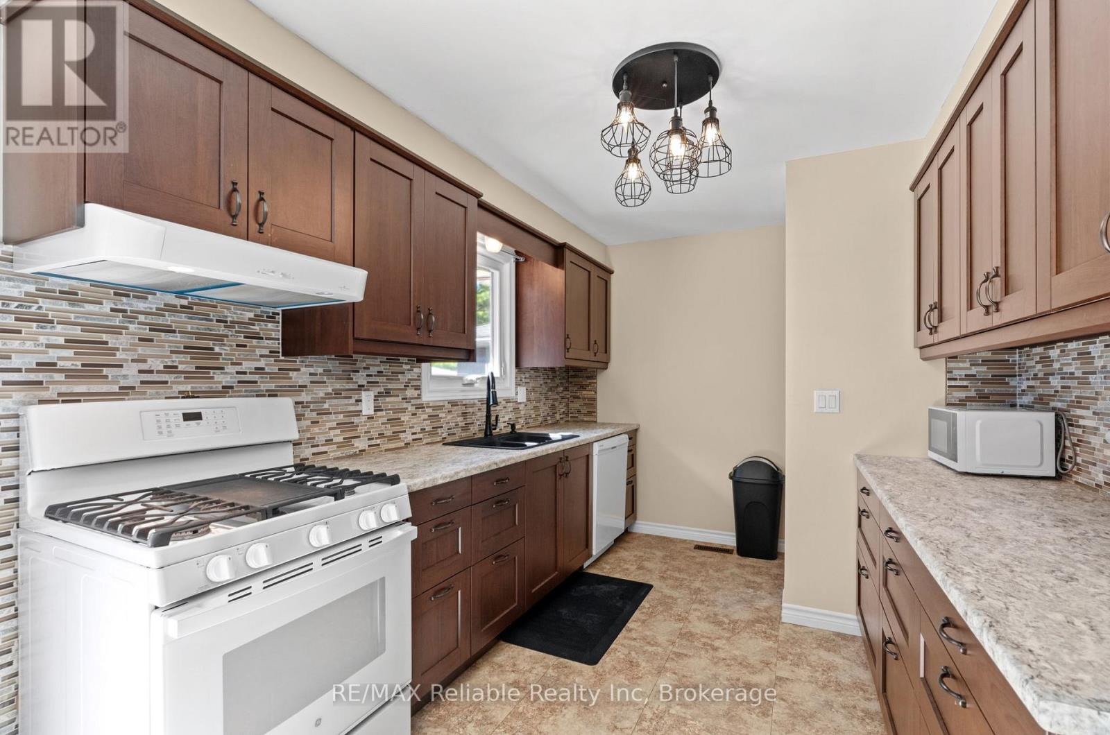182 Jarvis Street S, Huron East, Ontario  N0K 1W0 - Photo 9 - X13440736