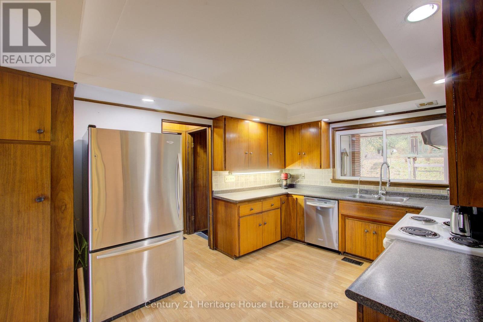 252 Durham Road W, West Grey, Ontario  N0G 1R0 - Photo 13 - X13441372