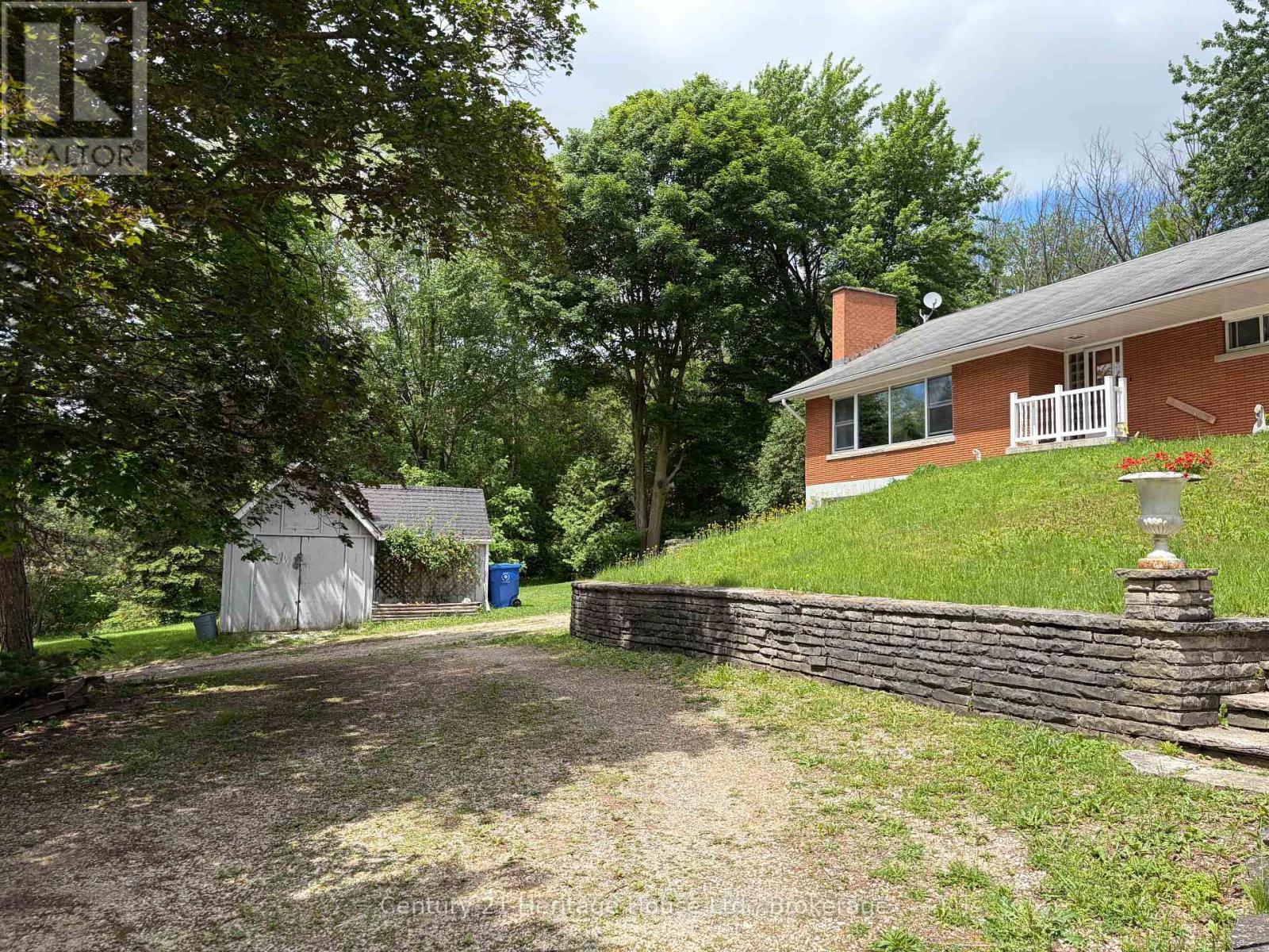 252 Durham Road W, West Grey, Ontario  N0G 1R0 - Photo 2 - X13441372