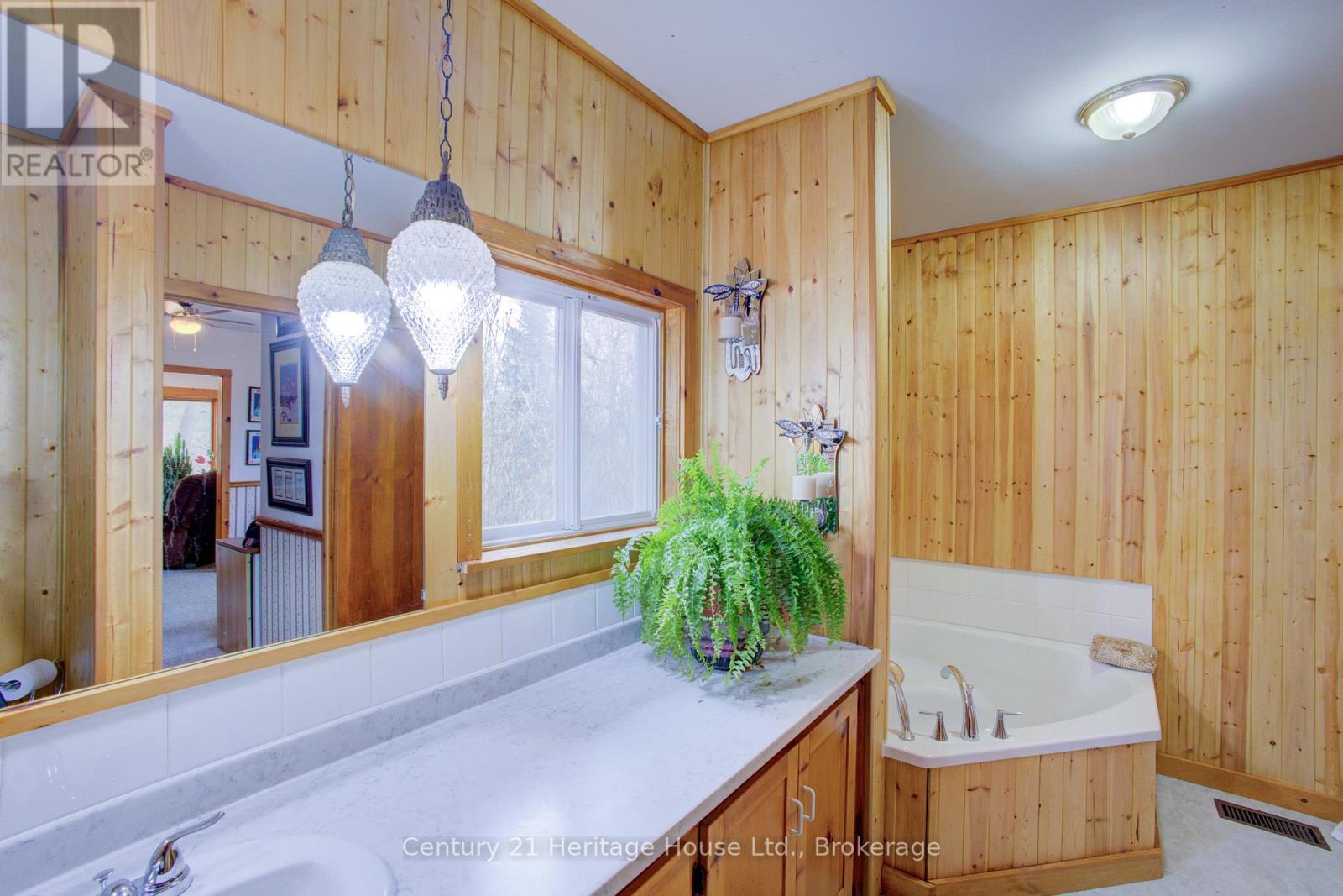 252 Durham Road W, West Grey, Ontario  N0G 1R0 - Photo 28 - X13441372