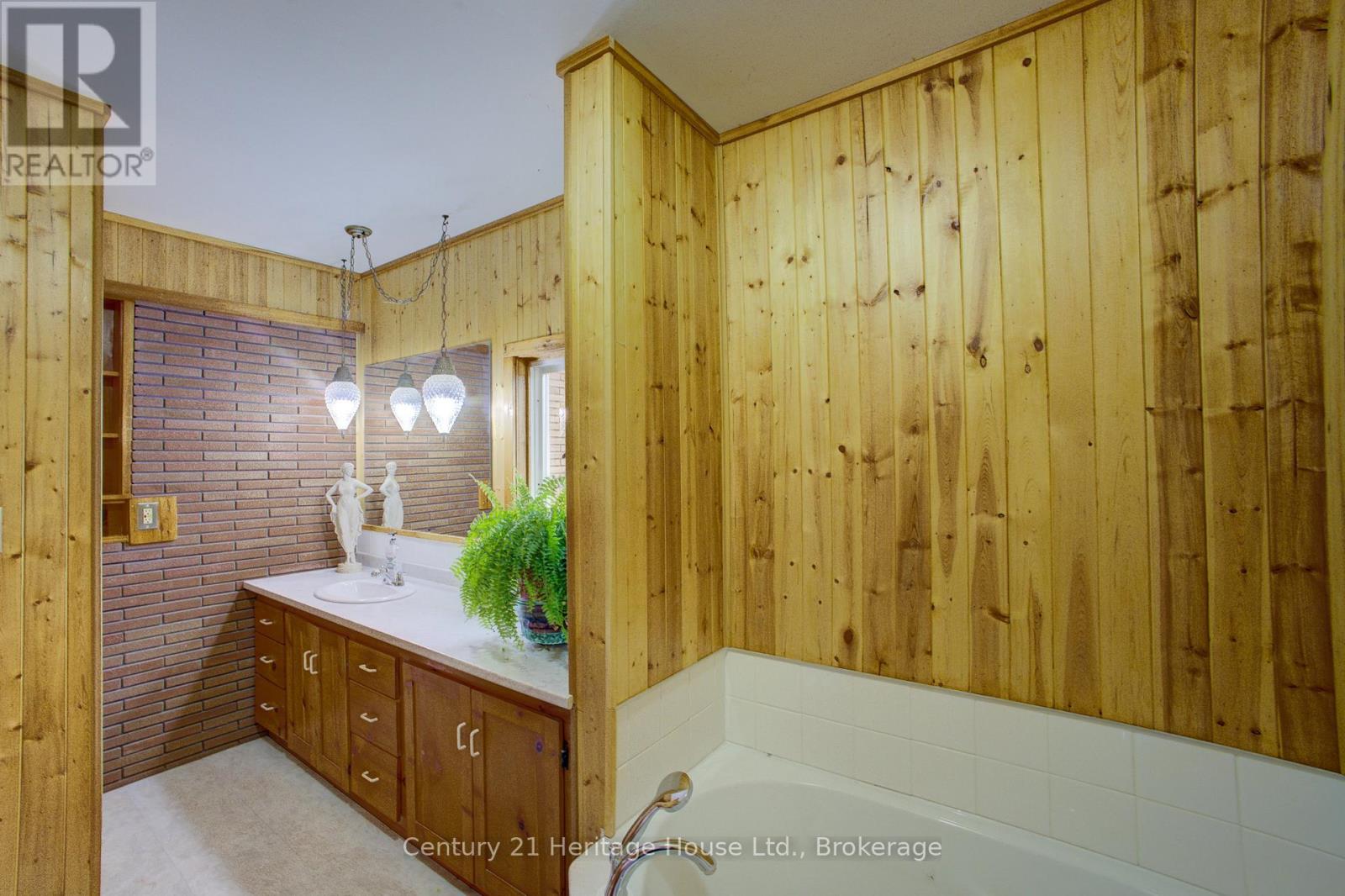 252 Durham Road W, West Grey, Ontario  N0G 1R0 - Photo 29 - X13441372